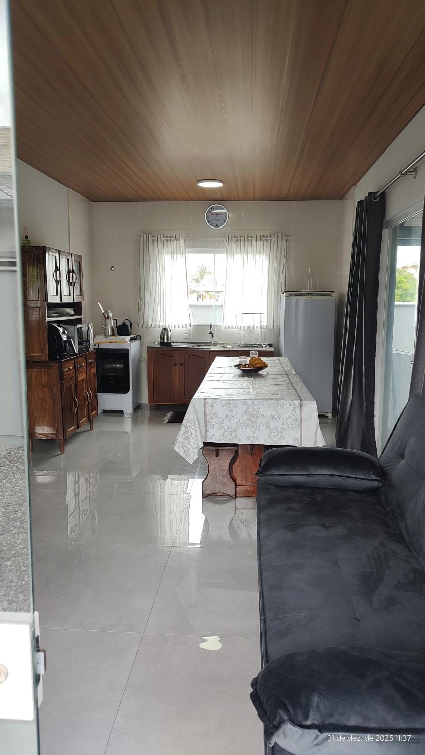 Kitchen or kitchenette, Seating area, Dining area