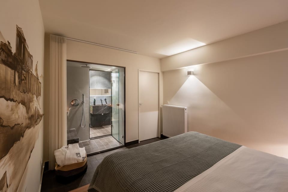 ERE Acropolis Courtyard Apartment in Athens