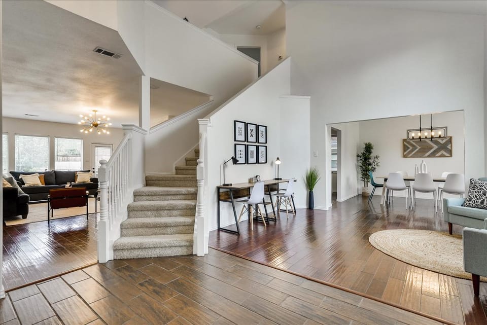 Spacious 6BR Pool Hot Tub & Game Room House in Garland