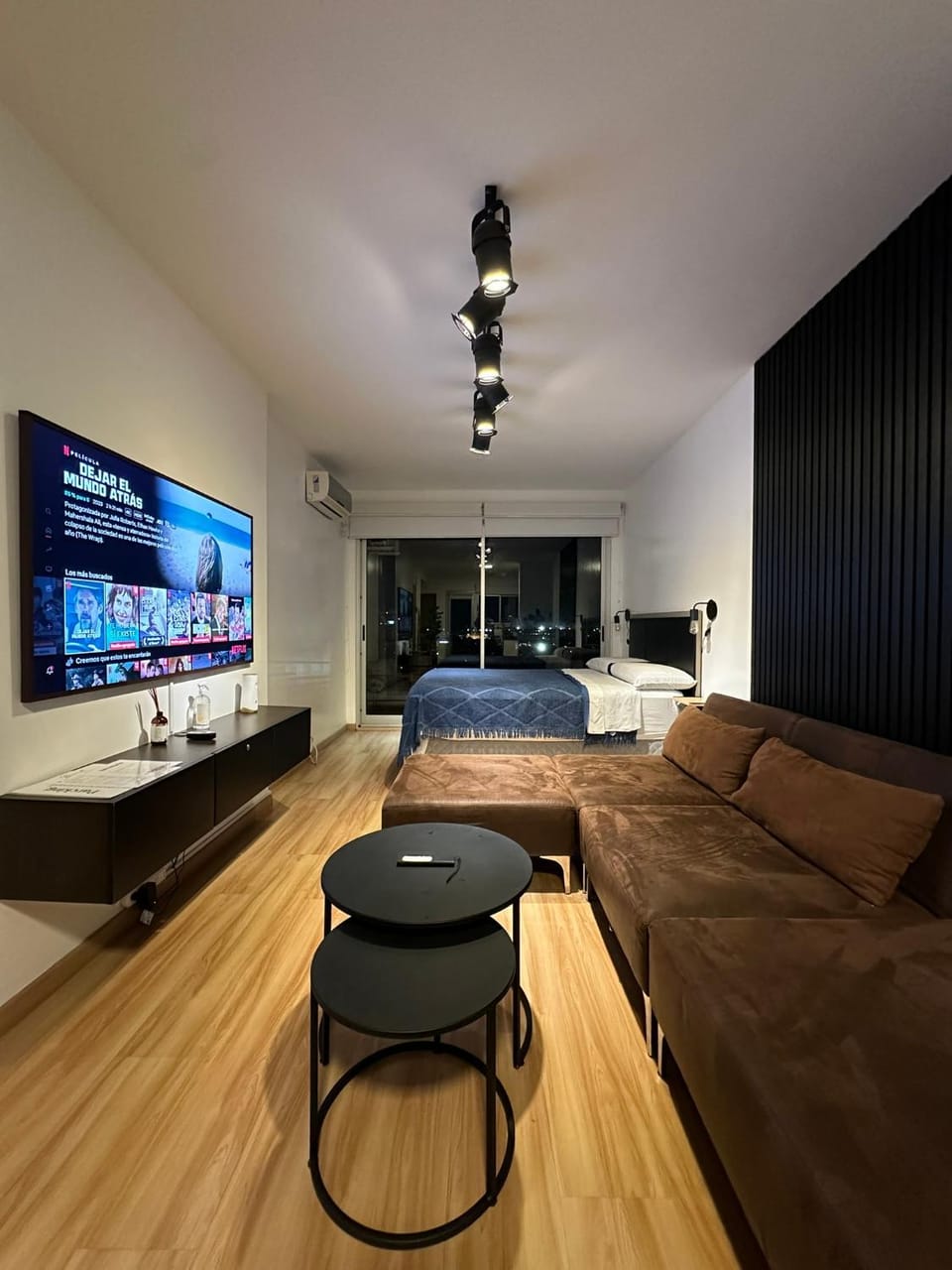 Communal lounge/ TV room, TV and multimedia, Living room, Photo of the whole room, Seating area, Evening entertainment