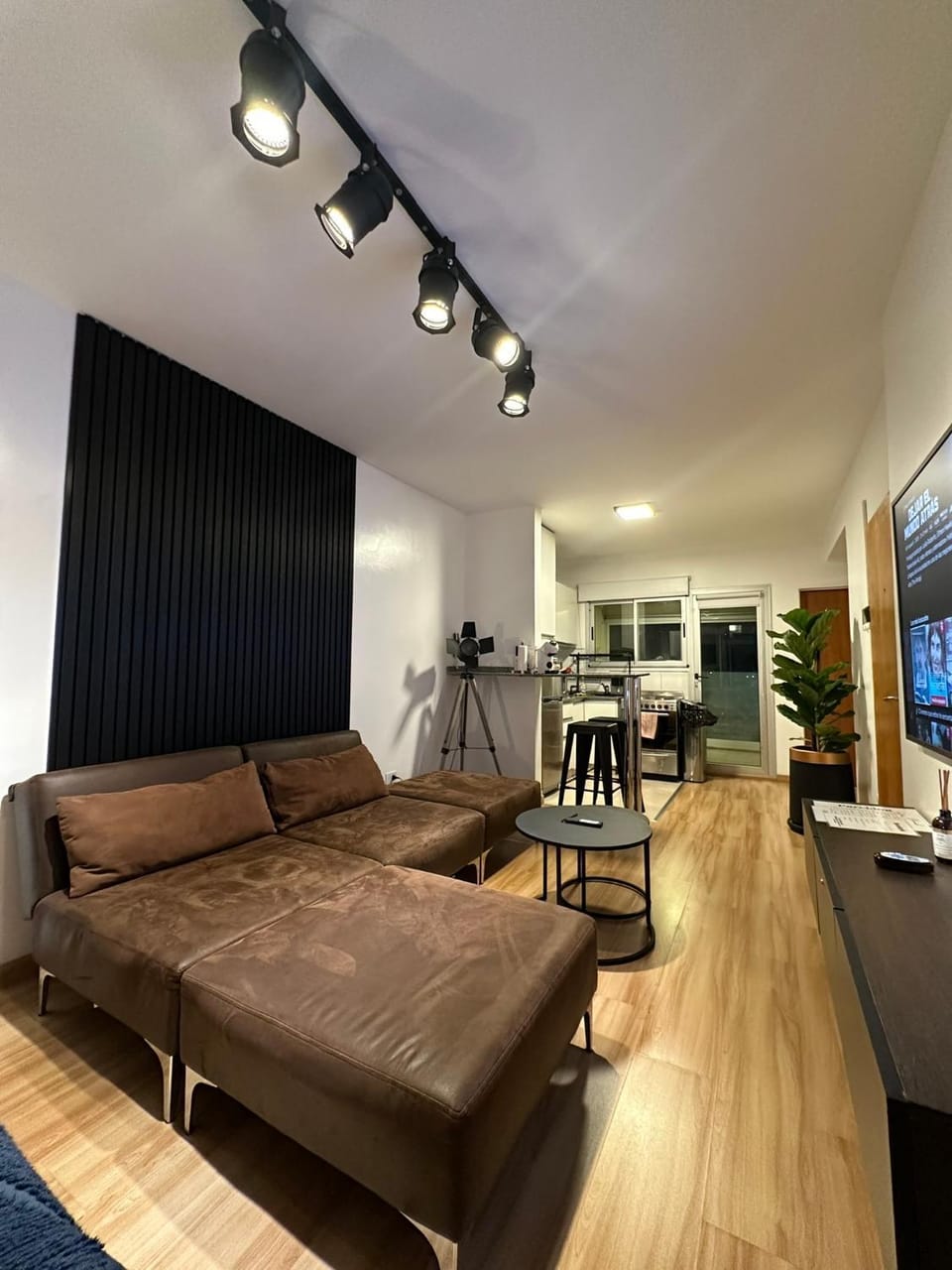 TV and multimedia, Living room, Seating area, Dining area