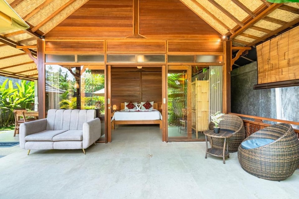 Warm Wooden Tropical Villa with Pool Villa in Abiansemal