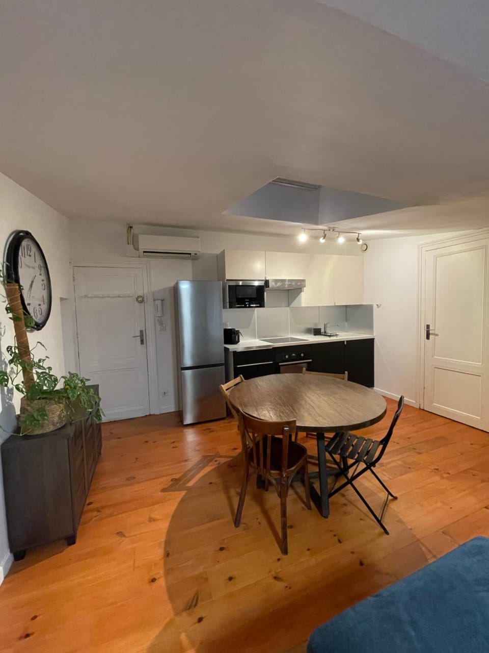Dining area, kitchen