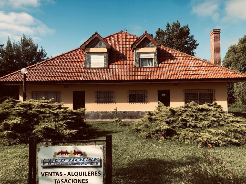 Club house House in Buenos Aires Province