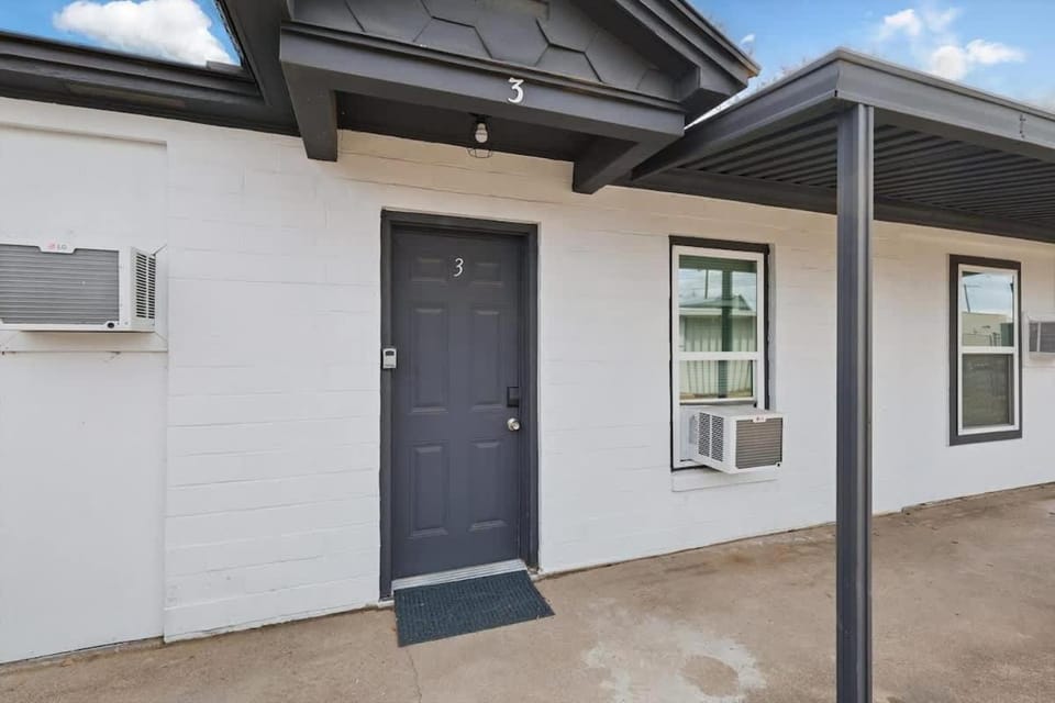 Modern 2BR Unit 3 with Hot Tub Apartment in Fort Worth