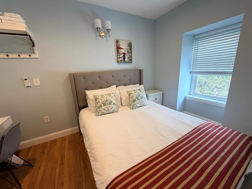 Super Cozy Two Bedrooms Apartment in University City Walk to Drexel&Near UPenn Vacation rental in Philadelphia