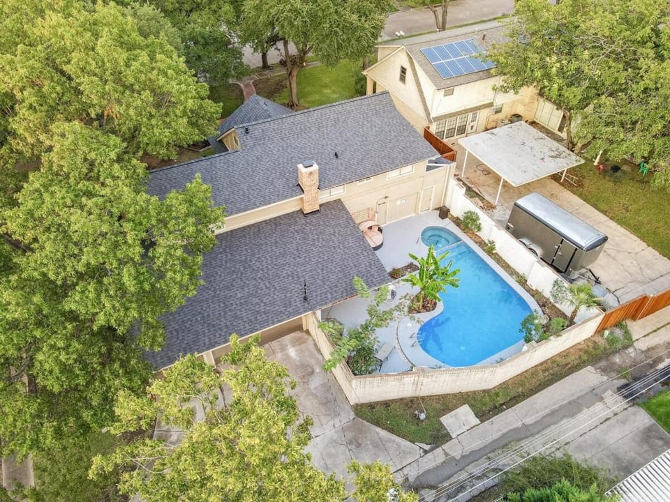 Luxury 5BR Home w Pool Cinema and Game Room House in Garland