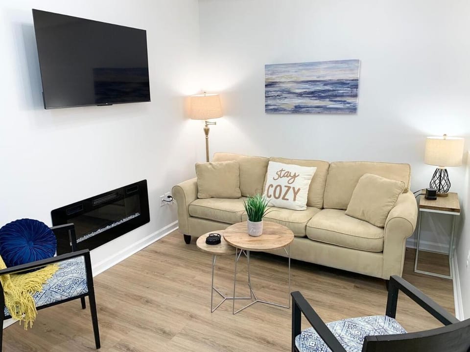 TV and multimedia, Living room, Seating area, Evening entertainment, fireplace