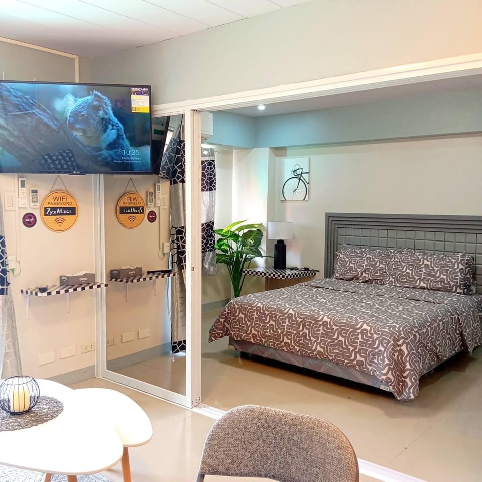 Bed, TV and multimedia, Living room, Bedroom