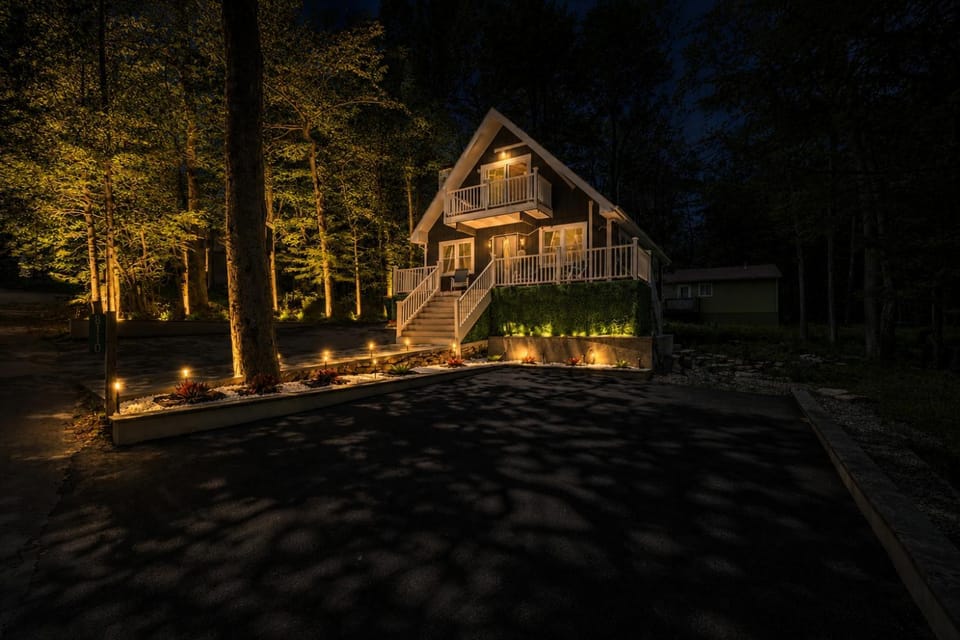 Charming n Fun chalet Retreat in The Poconos Chalet in Coolbaugh Township
