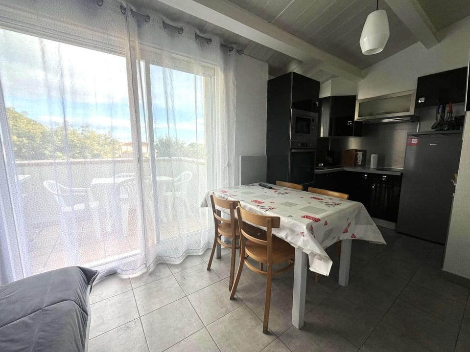 Studio mezzanine climatisé pour 5 avec parking, à 800m de la plage - FR-1-607-238 Apartment in Agde
