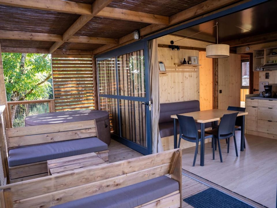 Cabane bucolique avec wifi, animaux admis, parking - FR-1-653-287 House in Nouvelle-Aquitaine