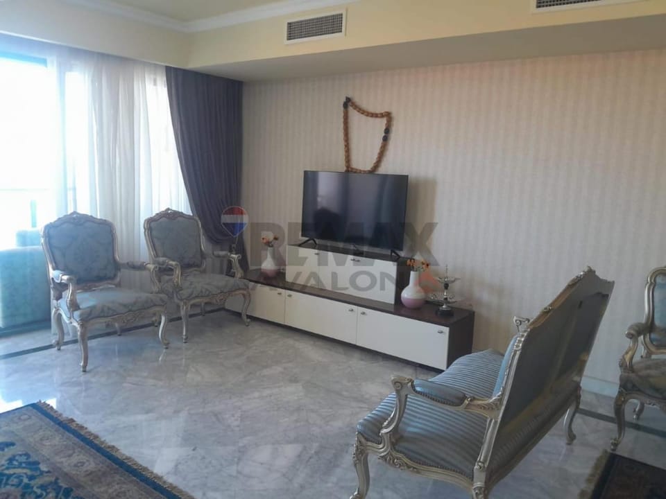 four Seasons H Apartment in Alexandria