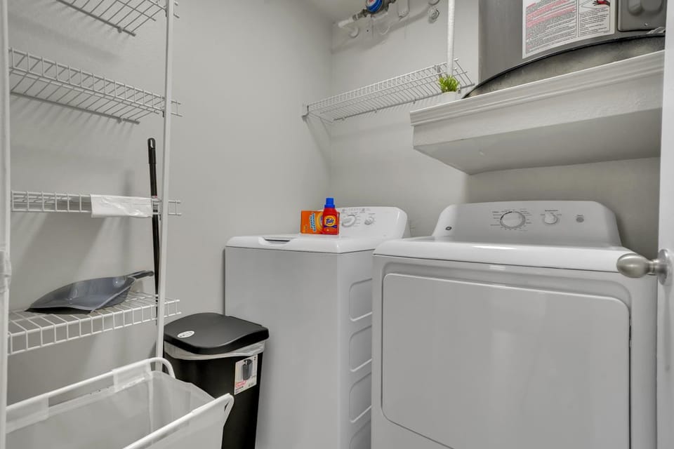 Sapphire 1BD Loft - Pool, Gym & Free Parking! Apartment in Carrollton