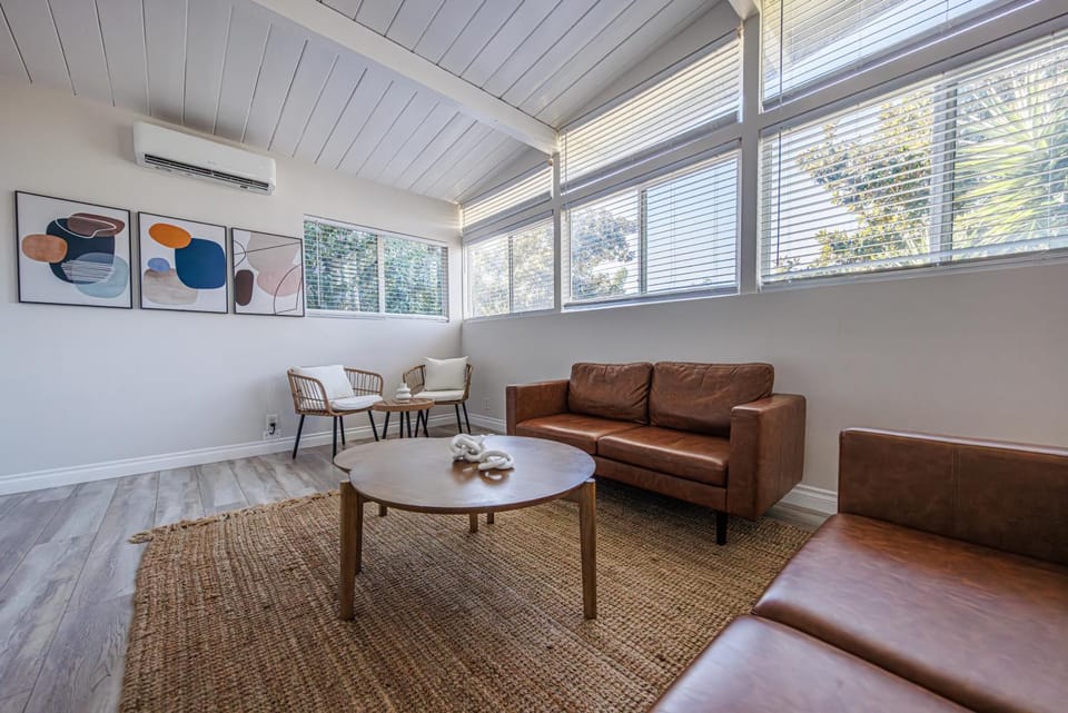 Spacious 2-Bedroom Apartment in Beverly Hills Residential Area Apartment in Beverly Hills