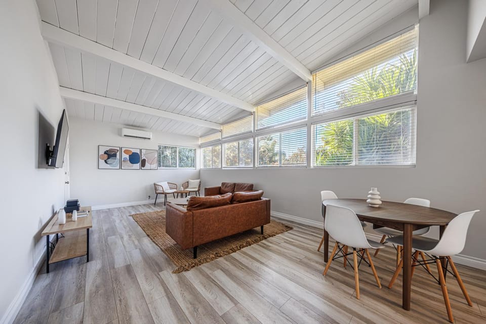 Spacious 2-Bedroom Apartment in Beverly Hills Residential Area Apartment in Beverly Hills