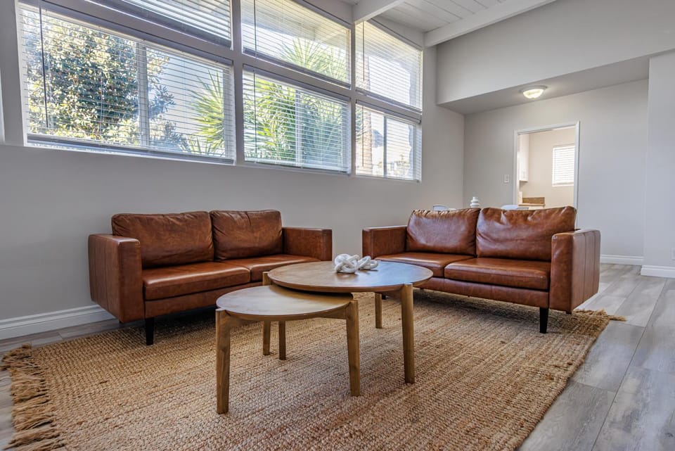Spacious 2-Bedroom Apartment in Beverly Hills Residential Area Apartment in Beverly Hills