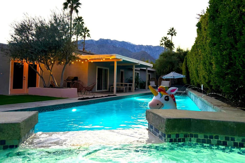 Natural landscape, Mountain view, Pool view, Swimming pool, sunbed