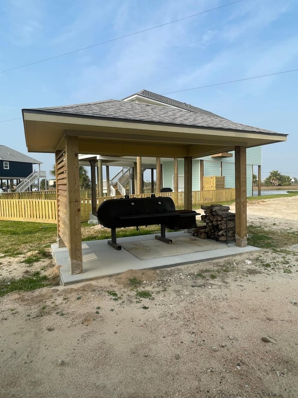 Walk 2 Beach & Huge Pool! Pets Allowed! Salty Sea Dawg House in Galveston Island