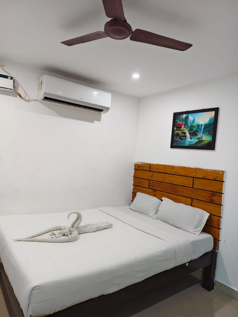 Bed, TV and multimedia, Photo of the whole room, Bedroom, air conditioner