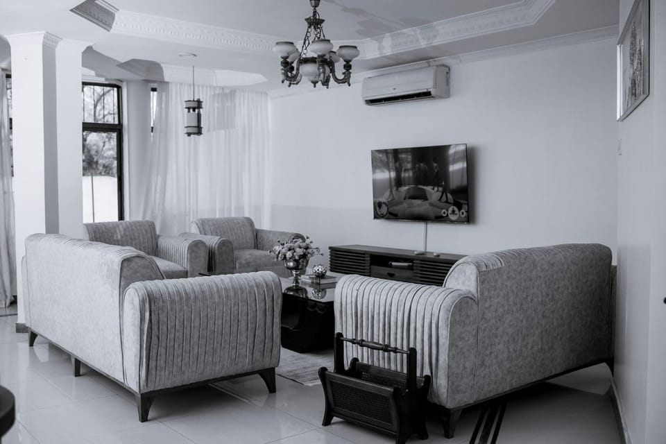 Communal lounge/ TV room, TV and multimedia, Living room, Decorative detail