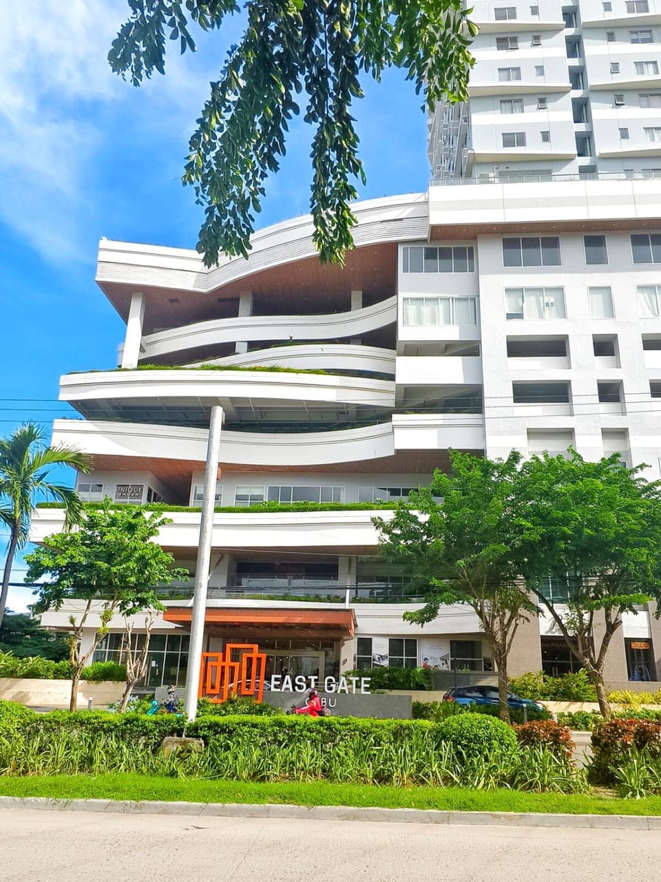 33P Taft East Gate Condo- Cozy Unit Pool & Gym Apartment in Lapu-Lapu City