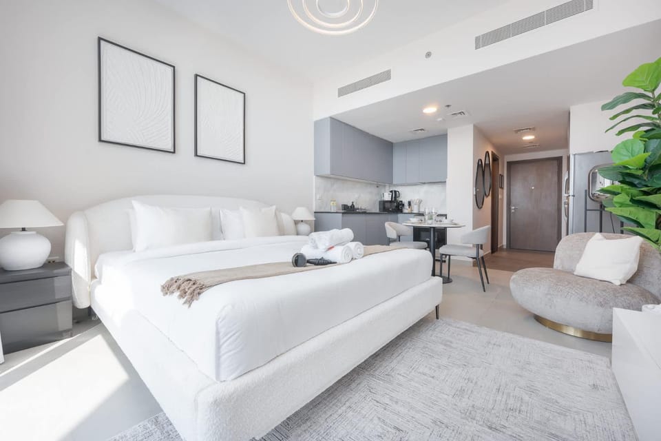 Free housekeeping visits during your stay - StayShort - Stylish Modern Studio in Living Garden 2 Apartment in Dubai
