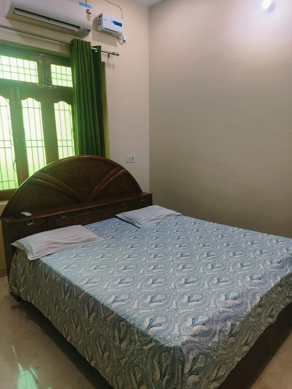 Bed, Photo of the whole room, air conditioner