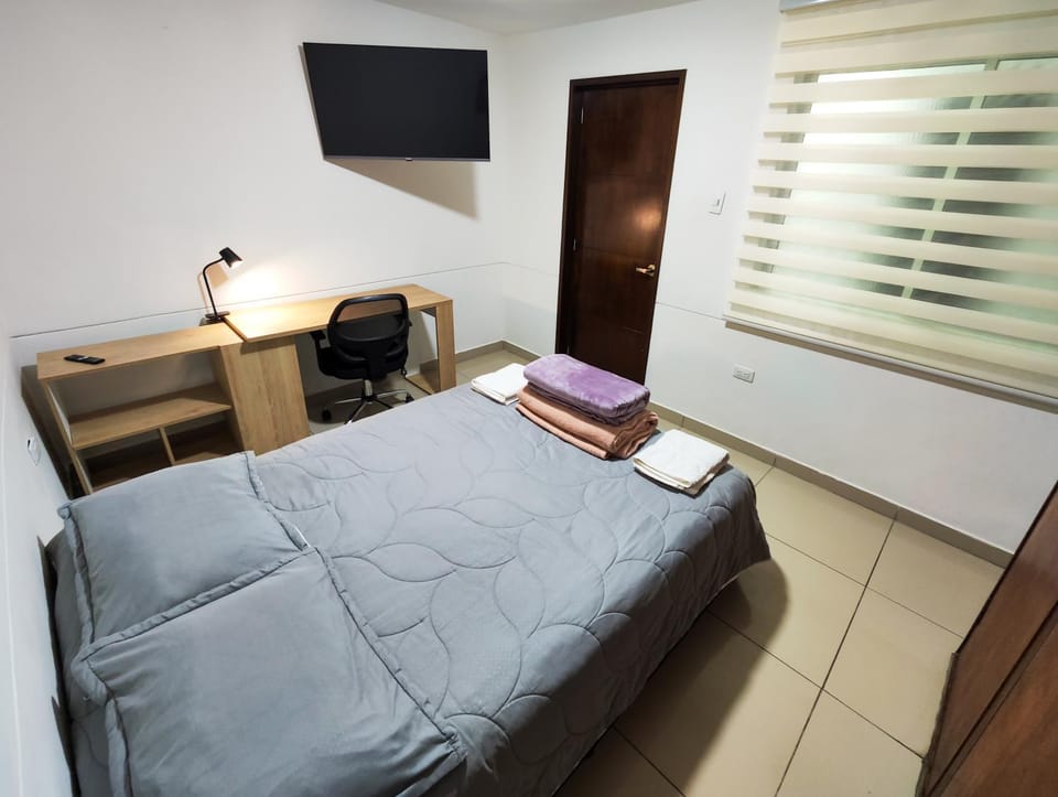 TV and multimedia, Seating area, Bedroom, towels