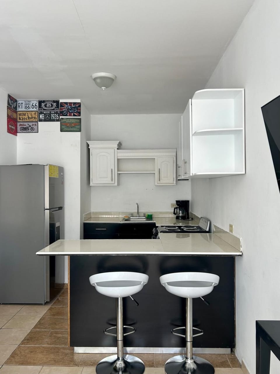 Kitchen or kitchenette, minibar, oven
