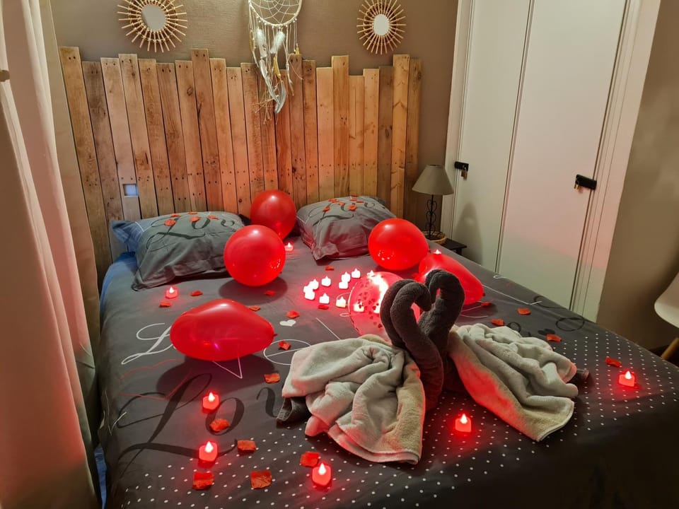 Bed, Photo of the whole room, Bedroom