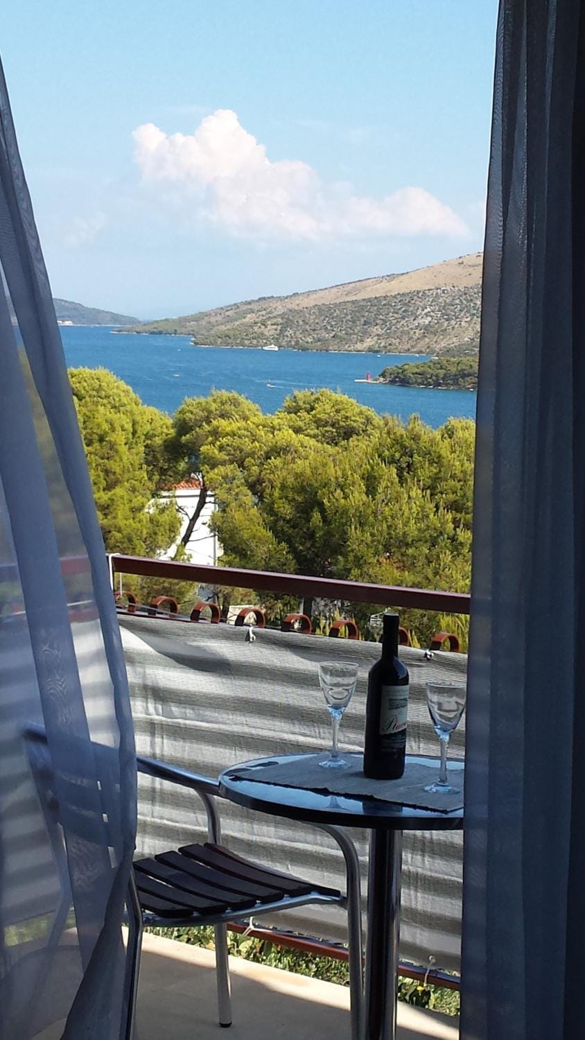 Communal lounge/ TV room, Day, Summer, Balcony/Terrace, Sea view