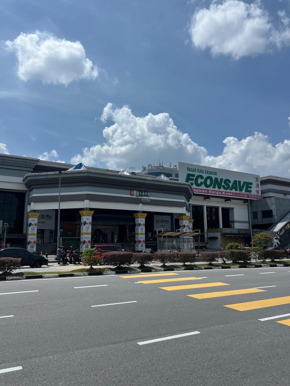 Neighbourhood, Supermarket/grocery shop, Location
