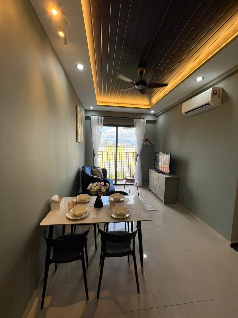 Living room, Seating area, Dining area, air conditioner