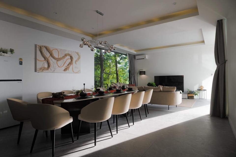 Communal lounge/ TV room, TV and multimedia, Living room, Seating area, Dining area