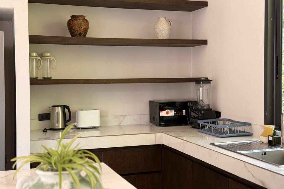 Coffee/tea facilities, microwave, toaster