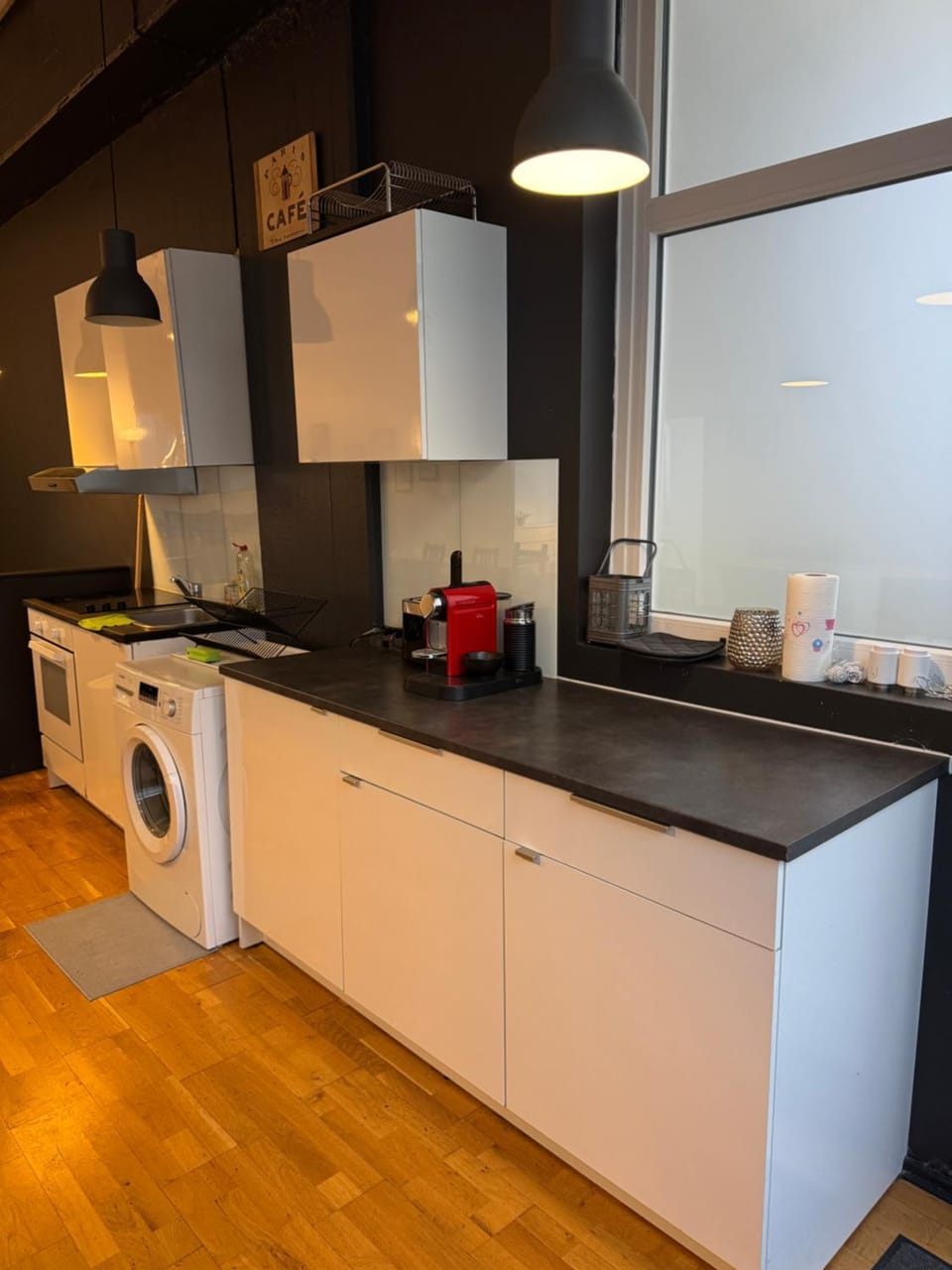 Coffee/tea facilities, Kitchen or kitchenette, stove