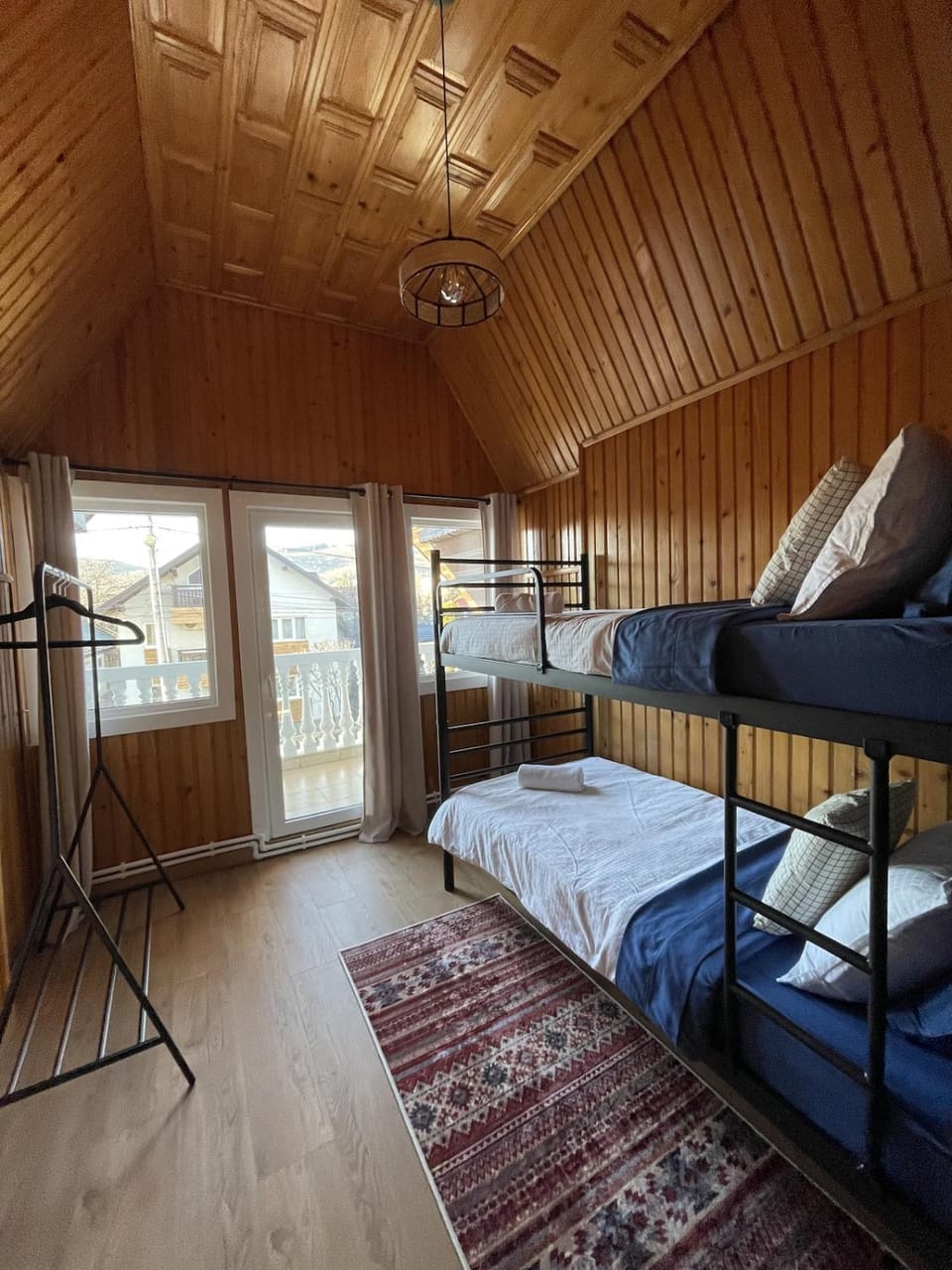 Bedroom, bunk bed