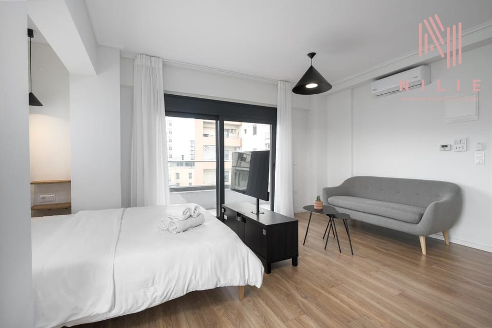 Bed, TV and multimedia, Photo of the whole room