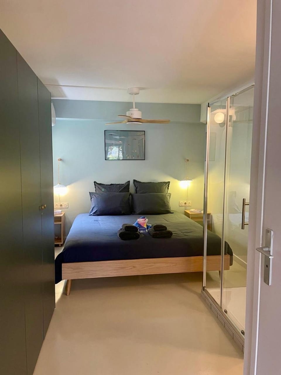 Photo of the whole room, Bedroom