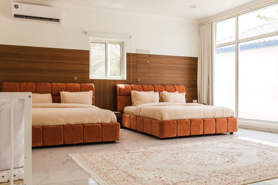 Photo of the whole room, Bedroom