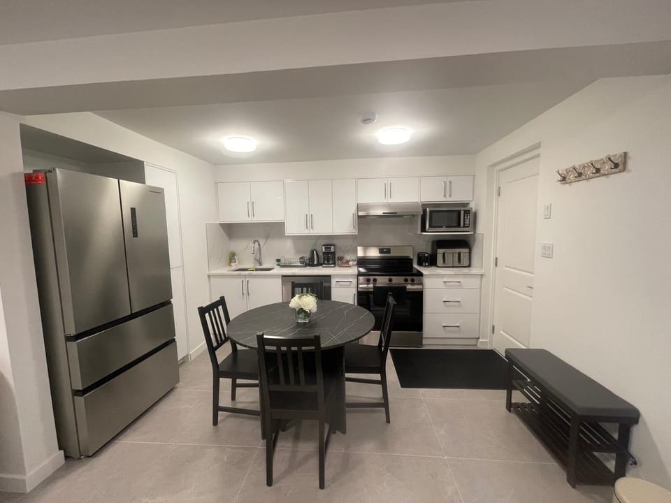 Restaurant/places to eat, Kitchen or kitchenette, Dining area, dishwasher, oven, stove, toaster