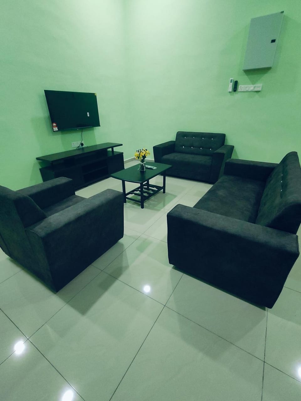 TV and multimedia, Living room, Seating area, Evening entertainment