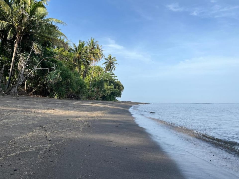 Secret Beach Beachfront Villa Villa in West Nusa Tenggara, Indonesia