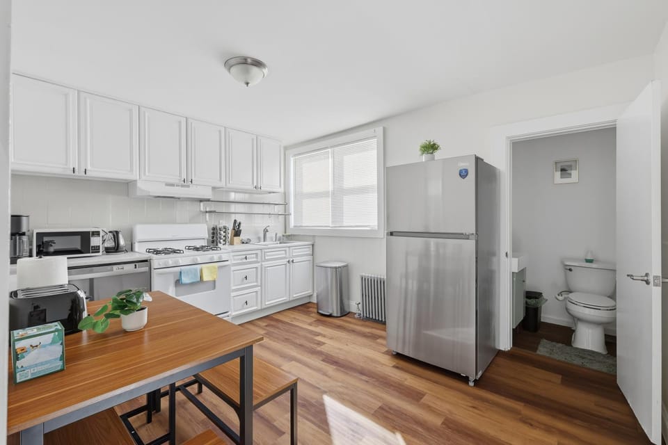 Dining area, dishwasher, oven, stove