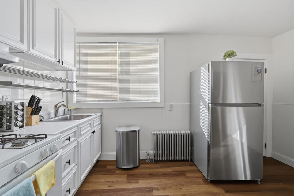 Kitchen or kitchenette, dishwasher, oven, stove