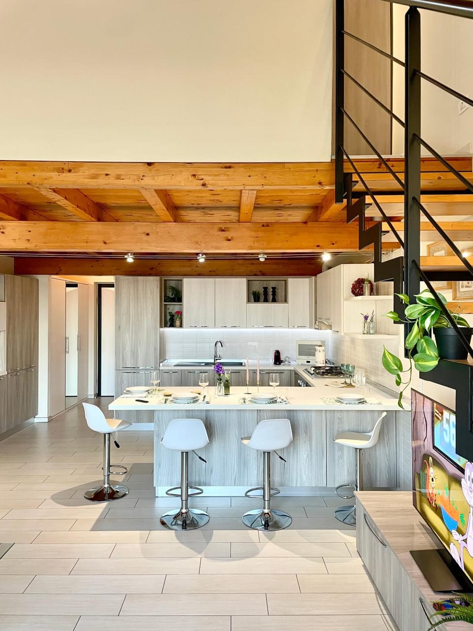 Kitchen or kitchenette, Living room, Seating area, Dining area
