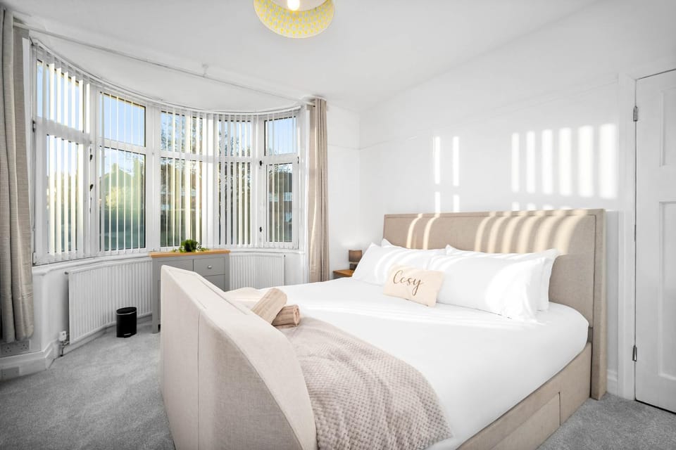 Bedroom, towels, wardrobe