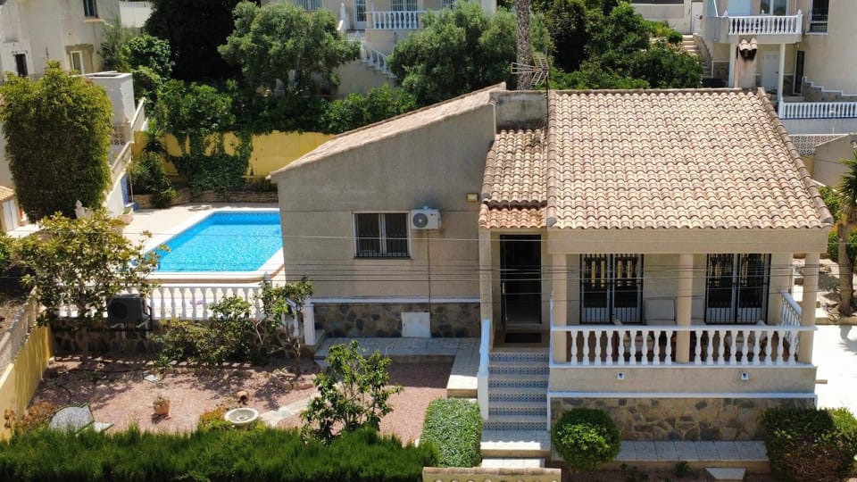 Property building, Garden, Swimming pool