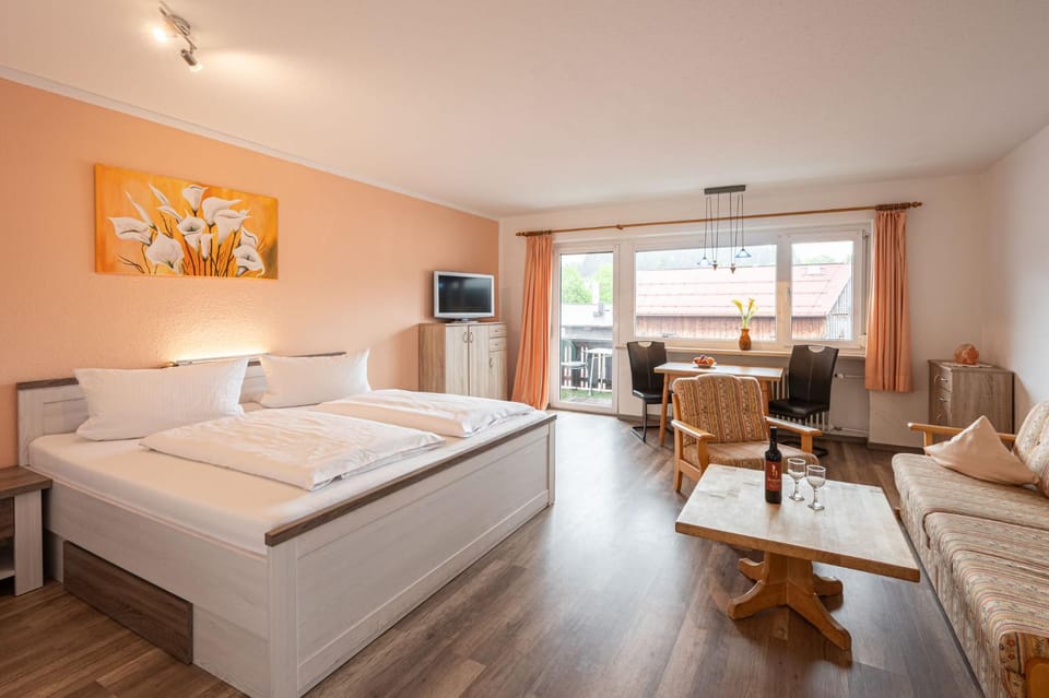 Bed, Living room, Photo of the whole room, Seating area, Bedroom